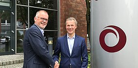 Stephan Schilling (Comline AG) und Stefan Middendorf (DAVASO GmbH) freuen sich auf eine erfolgreiche Zusammenarbeit.