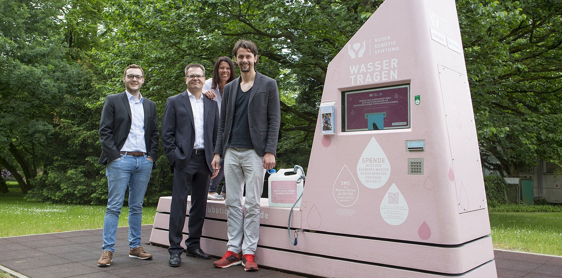 David Höltgen berichtet auf YouTube über die Zusammenarbeit von Comline mit der Neven Subotic Stiftung - zum Beispiel bei der Wasser-Rallye-Station im Dortmunder Westfalenpark